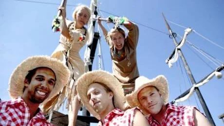 Årets satsning på Kneippbyn är den vilda västern-show som kommer att ha premiär på Rotundan den 2 juli och spelas två kvällar i veckan.