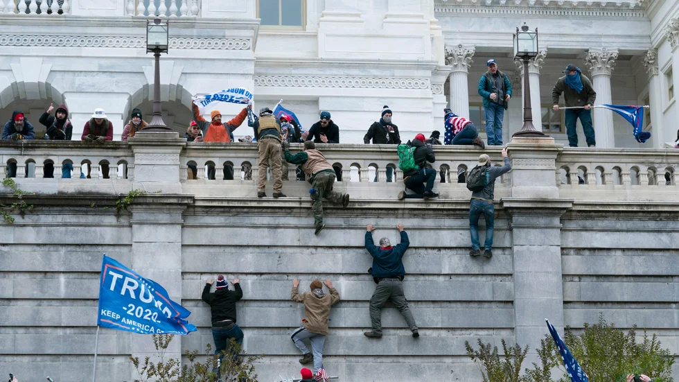 Trumpsupportrar vid Kapitolium den 6 januari 2021.
