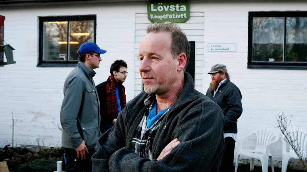 Bekymrade. Handledaren Mikael Gustavsson var nedstämd efter Arbetsförmedlingens besök. I bakgrunden Ulf Hoffman, André Szabo och Fredrik Lerberg.