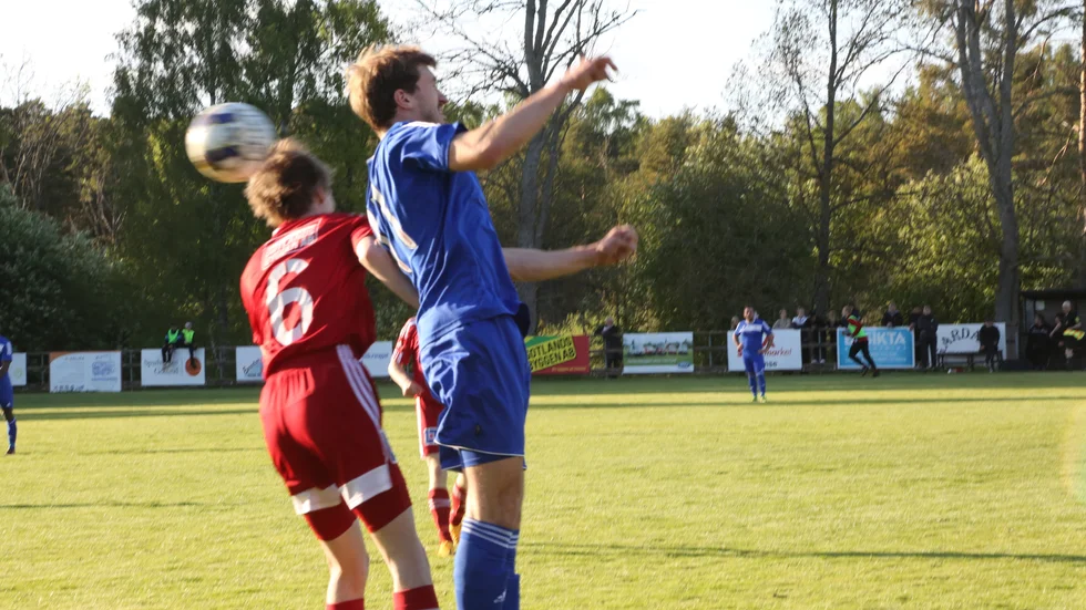 Fårösund nådde högre än Fardhem Garda i en svängig match på Fardhem IP. 