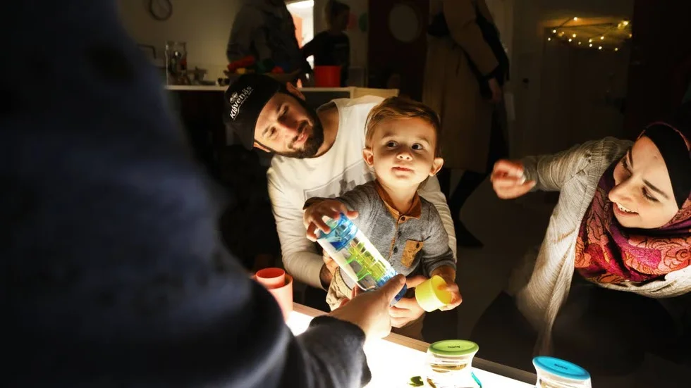 Ahmed, Iban och Israa har bara bott i Fårösund i tre månader och trivs jättebra.