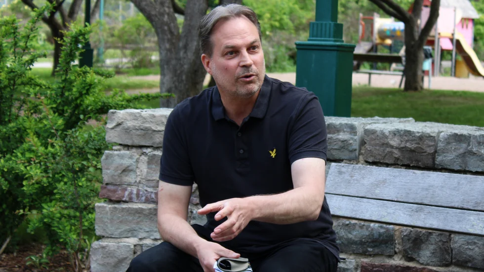 Vimmerbypolitikern Lars Sandberg (C) står som tredjenamn på Centerpartiet i Kalmar läns riksdagslista. Han brinner för vård- och omsorgsfrågor och när partiet presenterade sitt valprogram tog han bland annat upp vikten av en mer jämstäld vård.