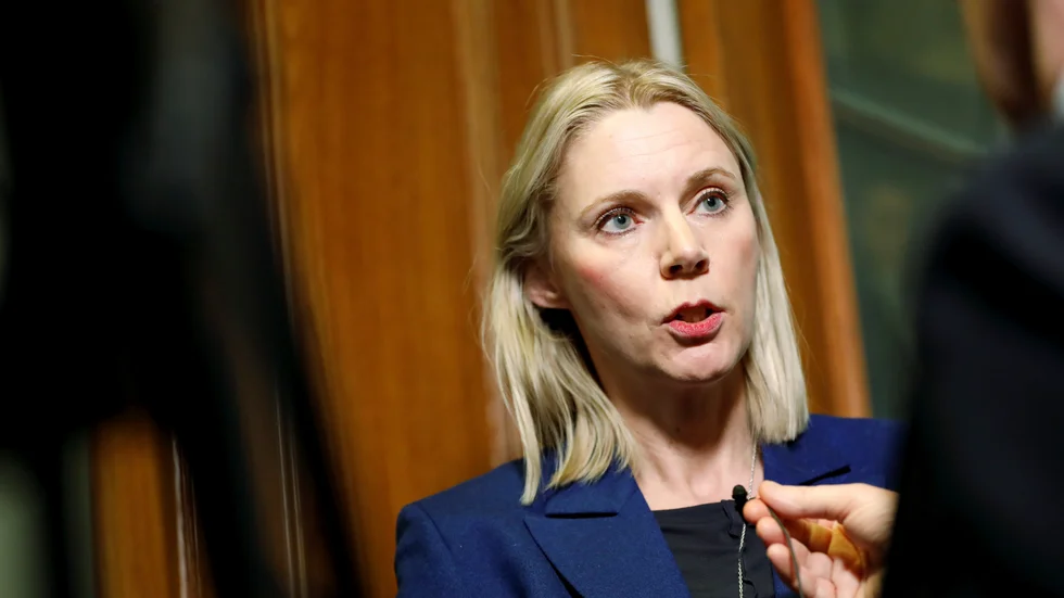 "Det är otroligt att man använder den här typen av paragrafrytteri," säger Åsa Westlund (S).