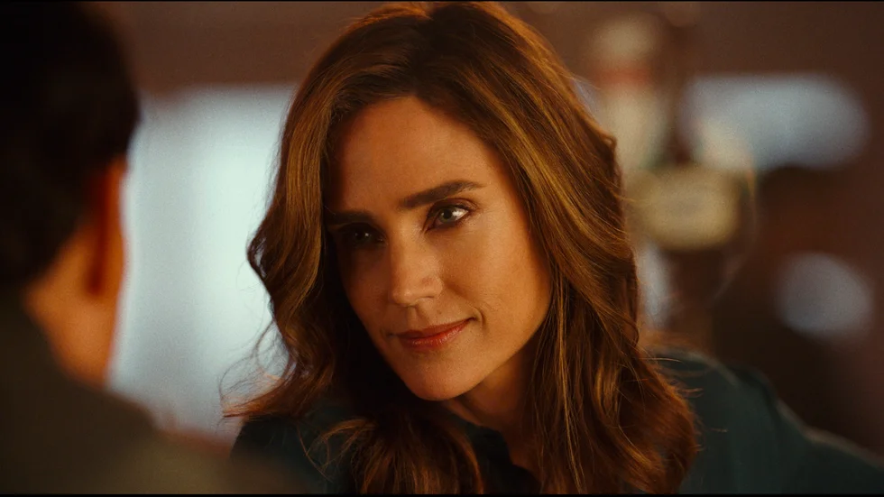 Jennifer Connelly spelar barägaren Penny som nu sammanstrålar med Pete "Maverick" Mitchell igen. Pressbild.