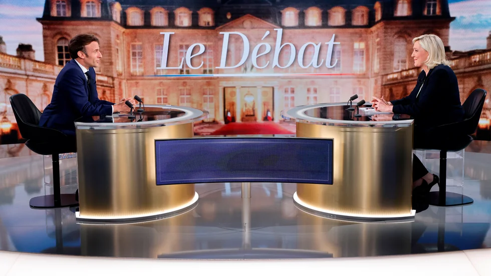 President Emmanuel Macron och utmanaren Marine Le Pen bänkade för årets avslutande valdebatt i fransk tv.