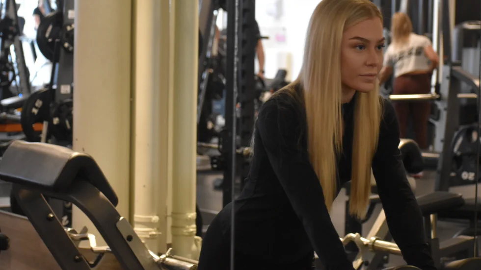 Melinda Renman tränar fem gånger i veckan på gymmet Step In i Skellefteå, där hon också använder poseringslokalen flitigt.