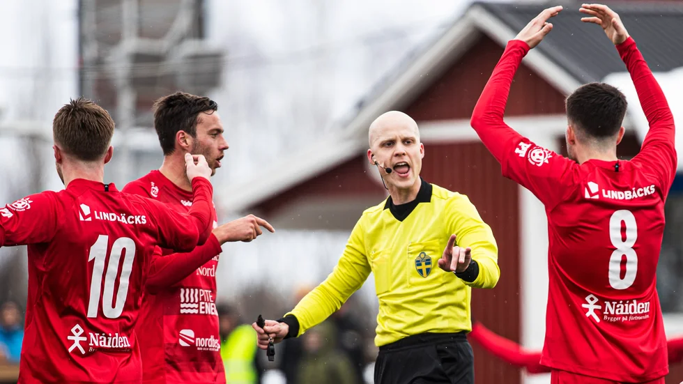 Piteå IF FF möter Hamamrby TFF på bortaplan.