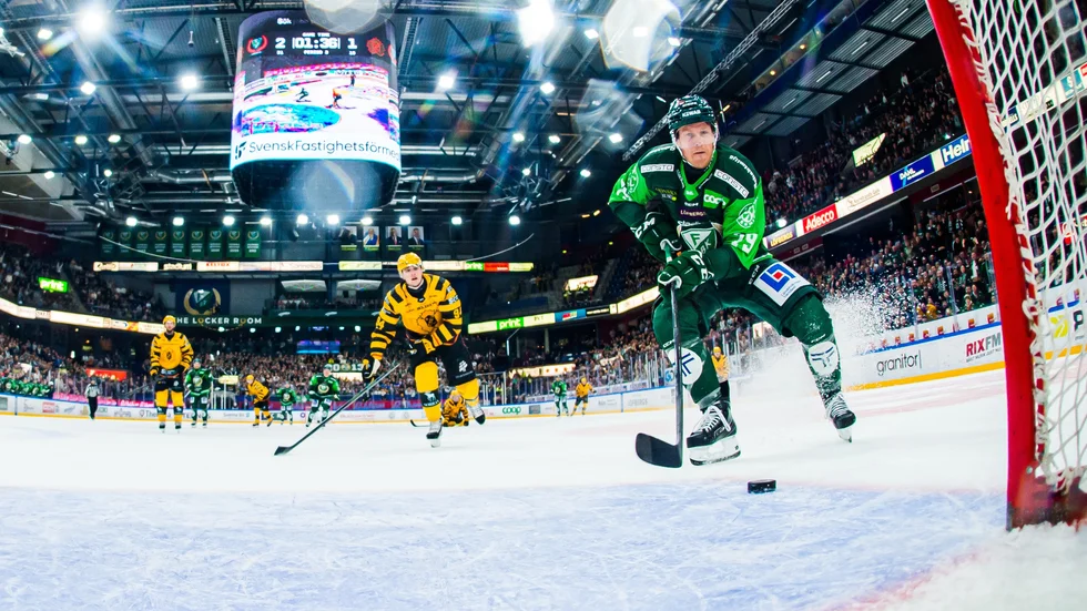 Färjestad har matchboll i kvartsfinalserien. Det innebär att AIK bara är en förlust från ett stort fiasko.