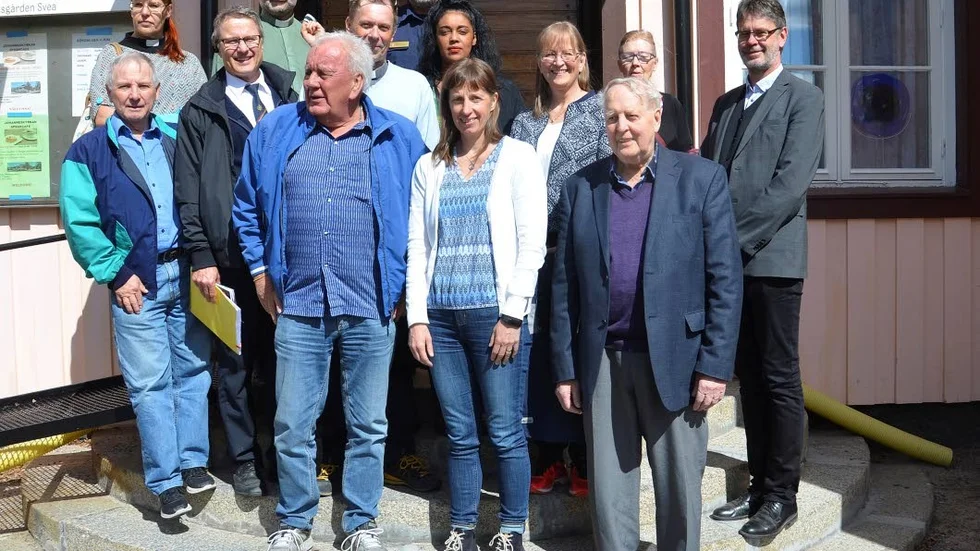 Rundturen. På bilden syns Staffan Larsson, Mya Korskyrkan, Tommy Lindvall, säkerhetssamordnare, Bosse Sundgren, Buddisttemplet, Staffan Klingert, Svenska Kyrkan, Catarina Ask, kommunalråd, hans Hansson, Johanneskyrkan, Örjan Wallin, myndigheten SST, Ann Sundberg, folkhälsostrateg, Anna Grenholm, Svenska Kyrkan, Rickard Fjellström, Rörvikskyrkan, Stefan Ström, kommunpolis, Sonja Hagos, Johanneskyrkan, Eina Johansson, Nya Korskyrkan.