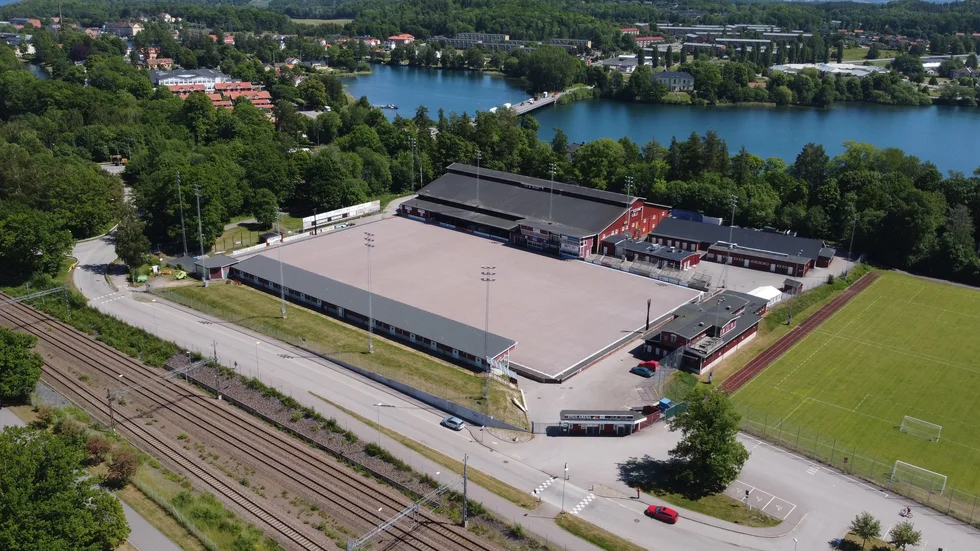  Att riva en fungerande hockeyhallen är ren kapitalförstöring, skriver Elias Georges (S).