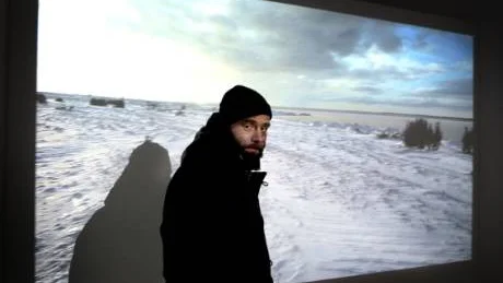 Närsholm i vinterskrud. Konstnären och curatorn Henrik Andersson arbetar konceptuellt och ställer ut på Gotlands konstmuseum med gränsdagning som tema.Foto: Henrik Radhe