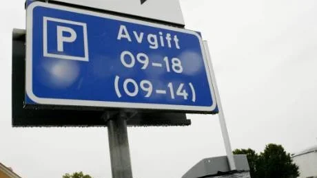 Moderaterna säger både ja och nej till p-avgifter.