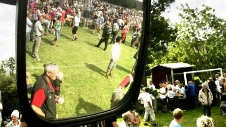 Hundratals personer besökte Dalhems IF loppmarknad.