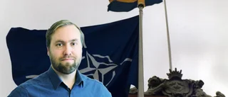 Tragikomisk kappvändning av S kring Nato • "Det enda i omvärlden som förändrats i partiets analys är opinionen"