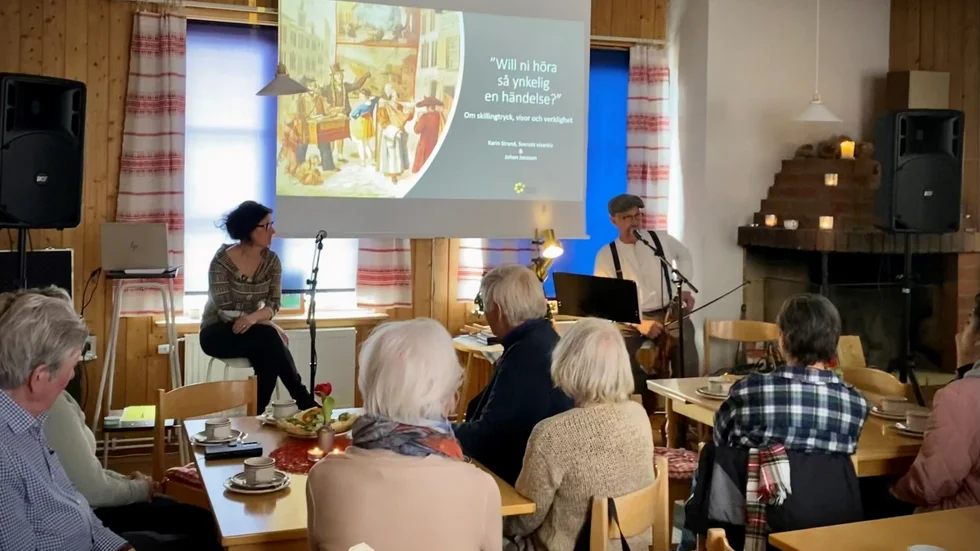 Karin Strand, visforskare och chef för Svenskt visarkiv, gav en bakgrund till skillingtrycket.