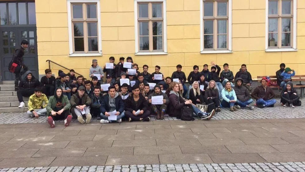 Fortsätter. Elever i gymnasiebyn i Luleå fortsätter att sittstrejka vid lunchtid på fredagar. I dag deltog totalt ett 70-tal under den timmen som strejken pågick.