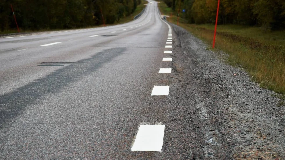 "I fem norrländska regioner har kvinnor längre än 20 mil till närmsta förlossning" skriver KD som vill se en snabb förändring på den fronten. Här en bild från väg E10.