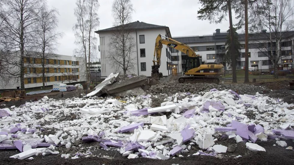 Rivning. 1,5 miljoner går till spillo i rivningen.