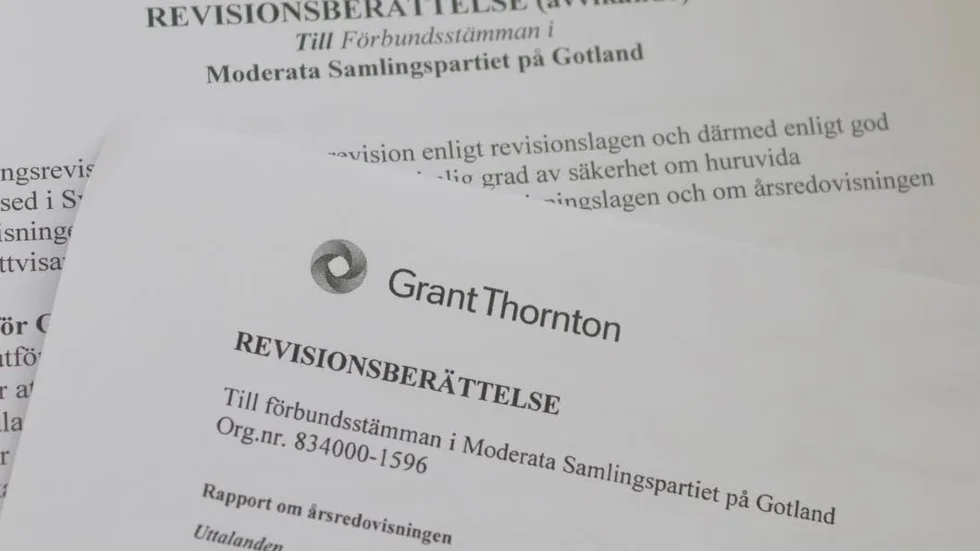 Två revisionsberättelser läggs fram på Moderaternas förbundsstämma i helgen.