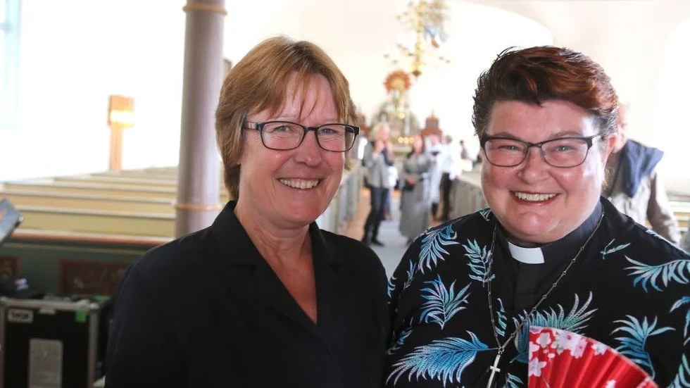 Klockare Marguerite Tillberg och prästen Agneta Söderdahl, som invigningstalade, var med och anordnade inivgningen i kyrkan på Fårö.
