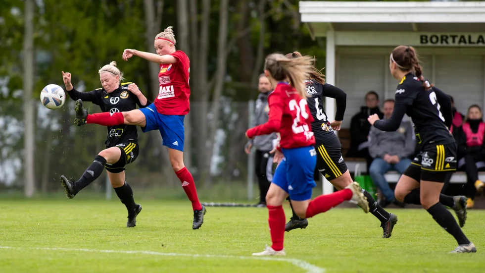 Borens IK fick återigen kliva mållösa av planen i höstpremiären mot Boo. Men sett till chanserna så hade de förtjänat att få göra ett mål.