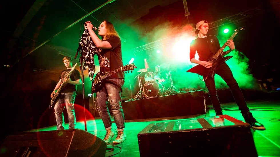 Det finns dock inga bra, mindre scener för lokala band. Ungdomens hus var det ultimata stället. Skriver insändarskribenten. Bilden är från 2016, Musik direkt. På ungdomens hus, bandet Zero Destiny.