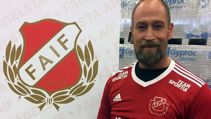 Dennis Gustafsson är nöjd med sin första säsong som tränare för Fågelsta AIF. Laget siktar på att vinna sexan nästa år, men kan ta chansen i femman om den kommer.