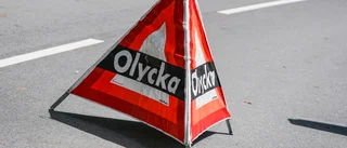 Personbil och lastbil krock – en till sjukhus