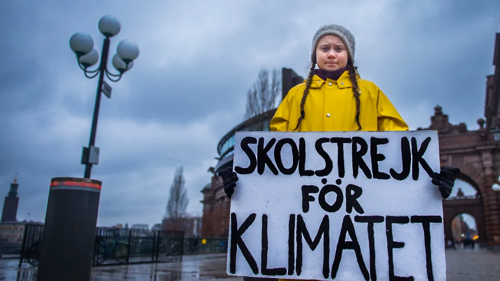 Greta Thunberg är tillbaka på sin vanliga plats utanför riksdagen i Stockholm. Bild från 2018.