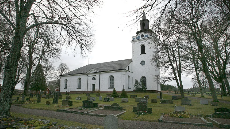 Det saknas skyltar vid Torstuna kyrka, skriver Rune Karlsson.
