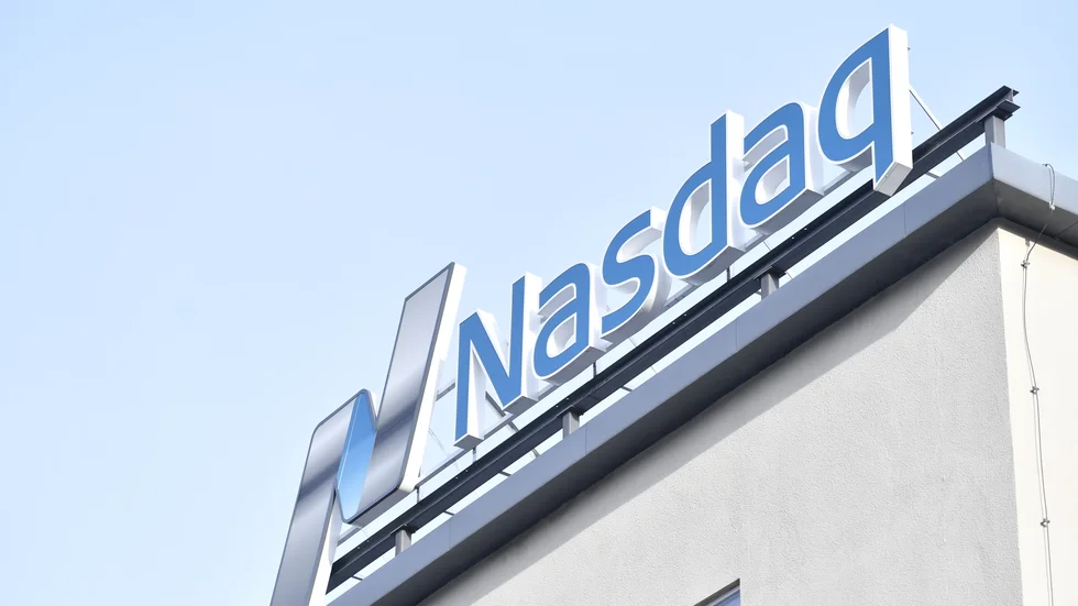 Stockholmsbörsen, som drivs av börsoperatören Nasdaq, sjunker i fredagens handel. Arkivbild.