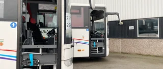 Nio skolbussar slogs sönder    