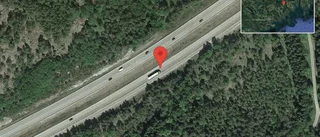 Fordon stillastående på E4 - helt stopp i ett körfält