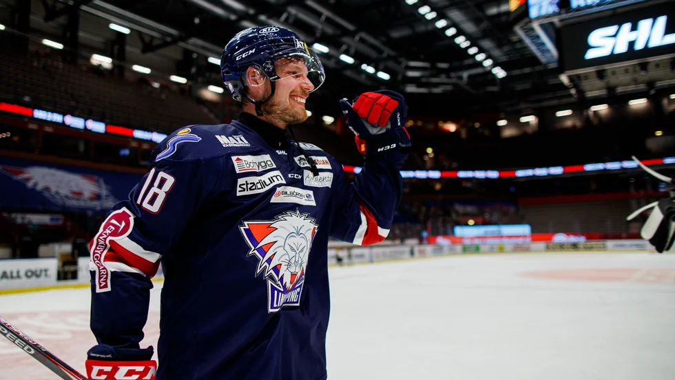Efter flera tuffa säsonger med skador och motgångar har Alexander Johansson hittat glädjen hos bottenkämpande LHC. "Jag känner mig pigg i benen och har kommit in med energi. Jag försöker njuta av varje dag att få vara heltidsproffs i SHL igen", säger han. 