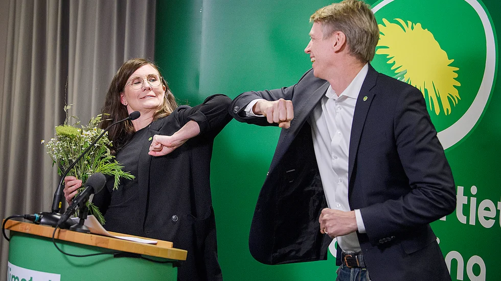 Miljöpartiet, med språkrören Märta Stenevi och Per Bolund i spetsen, har fått en oproportionerligt stor makt, menar skribenten. 