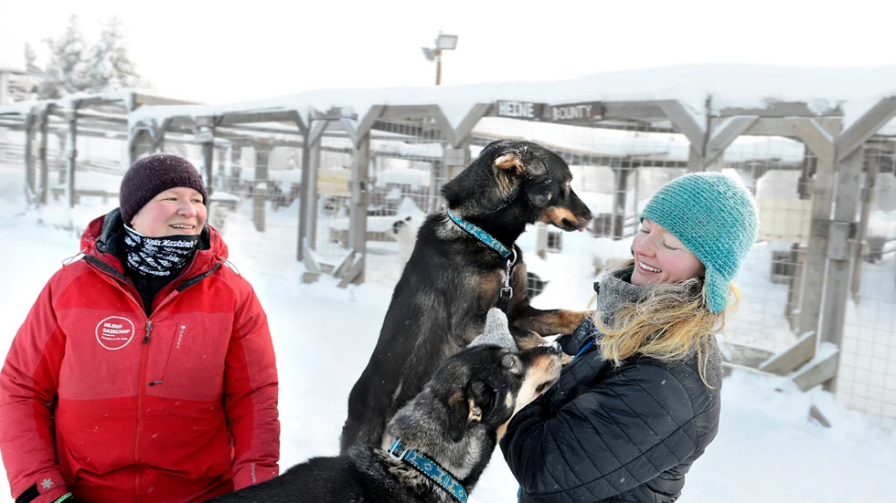 Nya utmaningar väntar för Johanna Heinrich och Katharina Koch-Hartke.Tack vare all hjälp efter turistparets nödrop kunde de behålla alla sina hundar. 