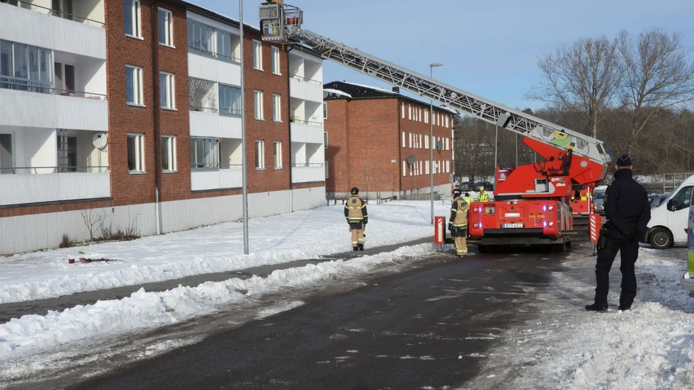 Det brann i en balkonglåda på en balkong i Hageby på måndagseftermiddagen.