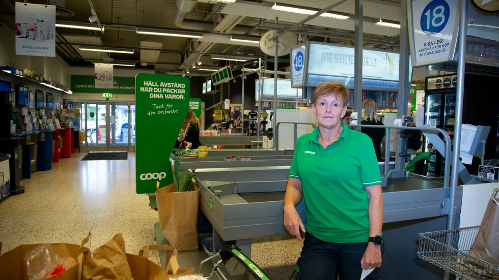 Väktare har anlitats av Coop i Älvsbyn efter hot om våldtäkt, berättar butikschefen Barbro Nilsson.