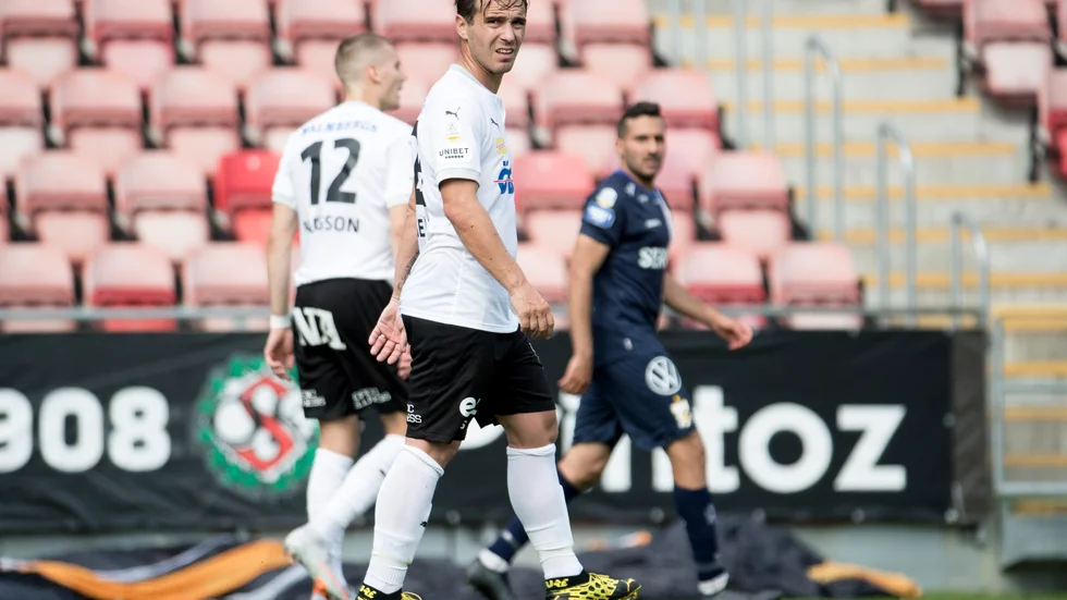 Nordin Gerzic var besviken på att IFK Göteborg fick straff mot Örebro i söndags, men tycker inte domarnivån har blivit sämre generellt: "Misstag sker ju alltid. Vi är människor och vi gör misstag", säger han.