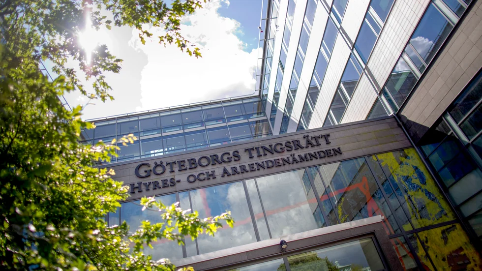 Två män har häktats efter ett rånförsök i Göteborg i fredags, där en bil körde in i en pantbank och hotade personal. Arkivbild.