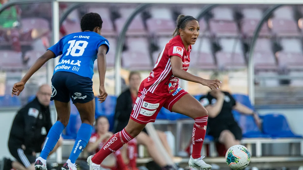 Madelen Janogy är tillbaka på fotbollsplanen.