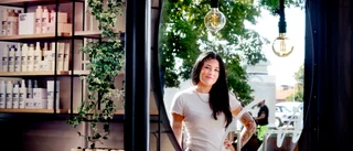 Emma, 19, har hittat sitt "place" i Munktellstaden – öppnar ny frisersalong