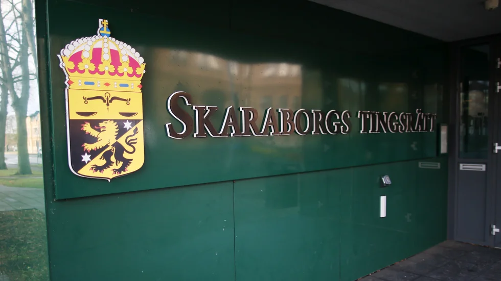 Läkaren som begått sexbrott mot en rad barn ska nu betala skadestånd till ännu ett offer. Men det sjuåriga fängelsestraffet förlängs inte av Skaraborgs tingsrätt. Arkivbild.