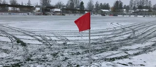Match utomhus trots snöoväder 