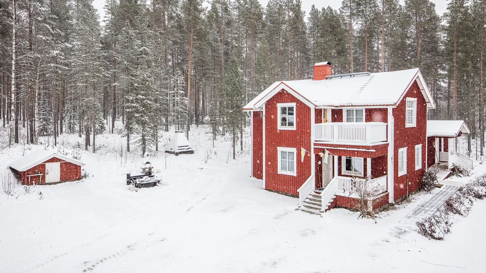 Stormyrbergets lantgård har inte gått att sälja på ett år. Nu delas fastigheten upp och just nu ligger bara åkermarken/skogen ute till försäljning.  Även gårdsdelen ska inom kort säljas. (Arkivbild)
