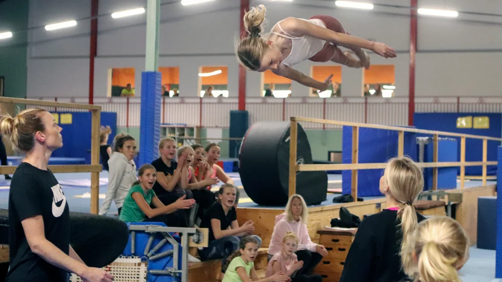 Gymnastikhallen är en av alla kommunala anläggningar i Katrineholmsom kommer att hålla stängt ytterligare en månad för träningar.