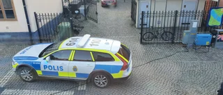 Åtal: Sparkade sin hustru i huvudet – mitt på torget
