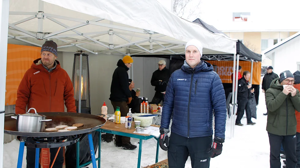 Zakarias Åström, skogsinspektor, tycker det känns roligt och intressant att vara med och starta upp det nya kontoret. Han har själv varit på plats i Älvsbyn en tid och kört in sig på området.