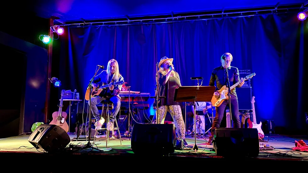 En tung trio gästade Saga Salongen i Torshälla för två konserter i helgen. Dan Hylander, Py Bäckman och Janne Bark.