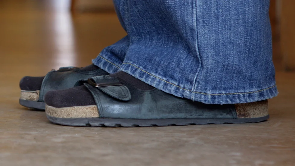Franska lyxmärkeskoncernen LVMH har köpt en majoritetspost i sandaltillverkaren Birkenstock.